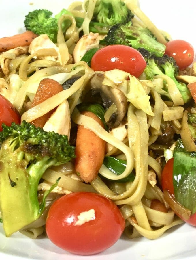 Green Tea Yakisoba with Chicken and Vegetables