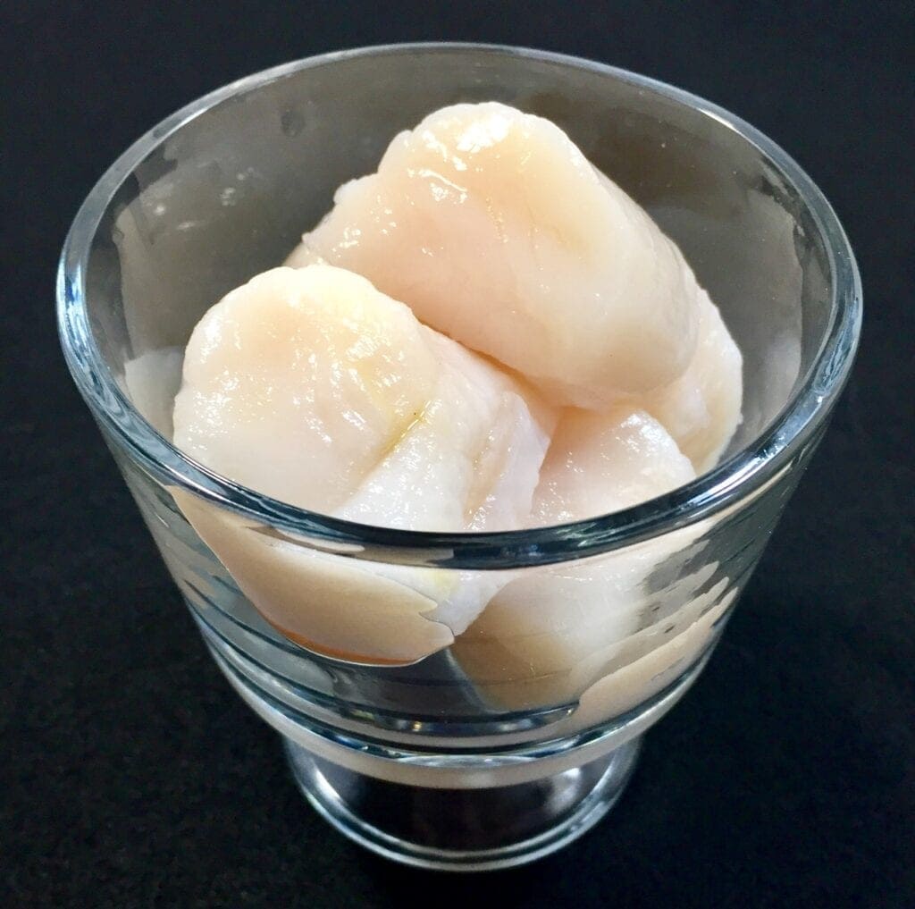 Jumbo sea scallops in a glass bowl